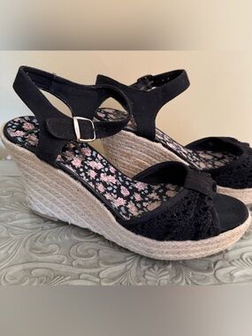 Black woven Espadrilles wedge sandals